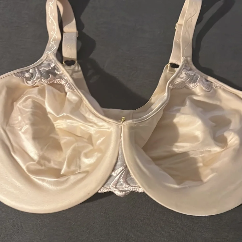 6 Bras Size 40DD - Picture 6 of 7